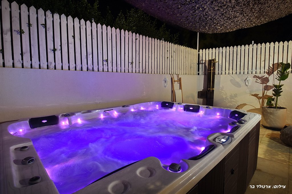 סוויטה עם גקוזי סוויטה עם גקוזי