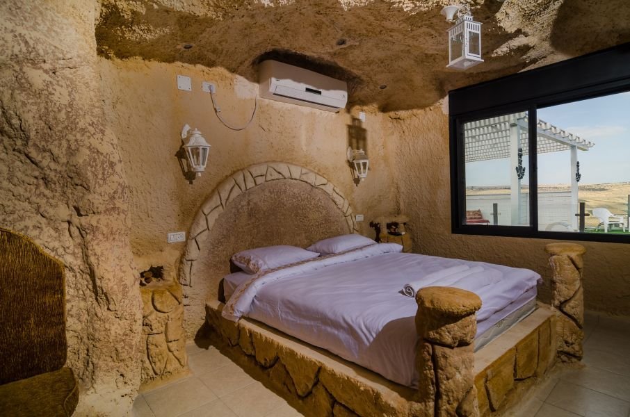 מערת זאוס על המים