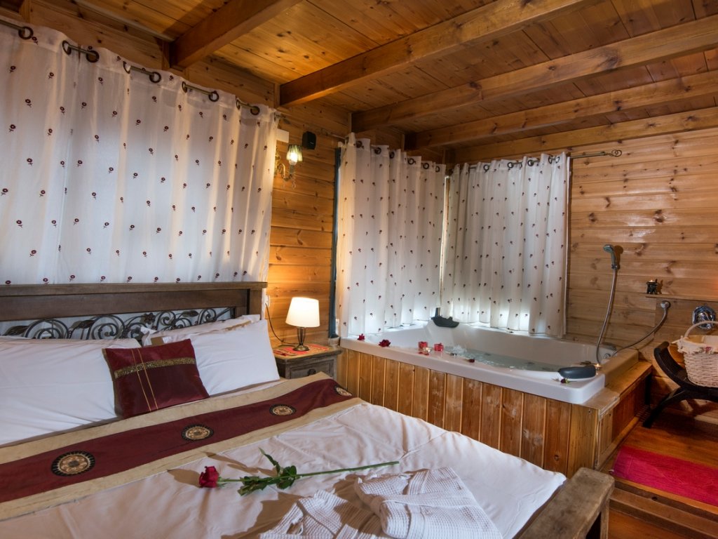 בקתות עץ בקתות עץ