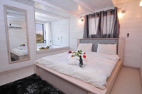 בקתות משפחתיות