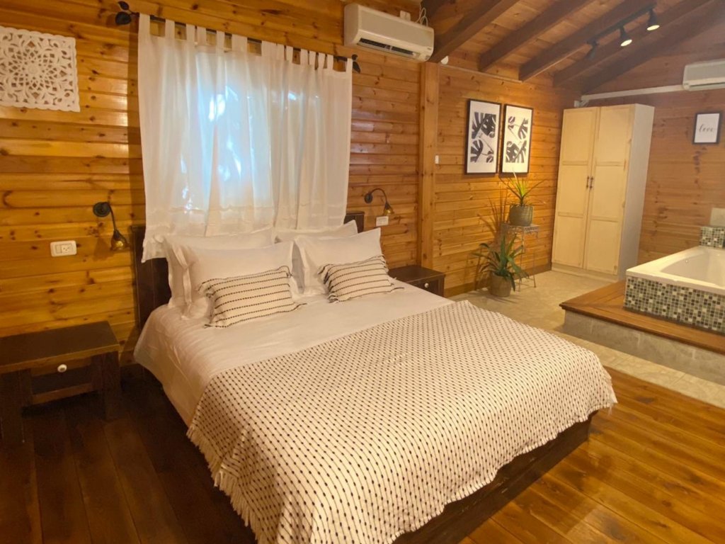 בקתה בכפר ברמות